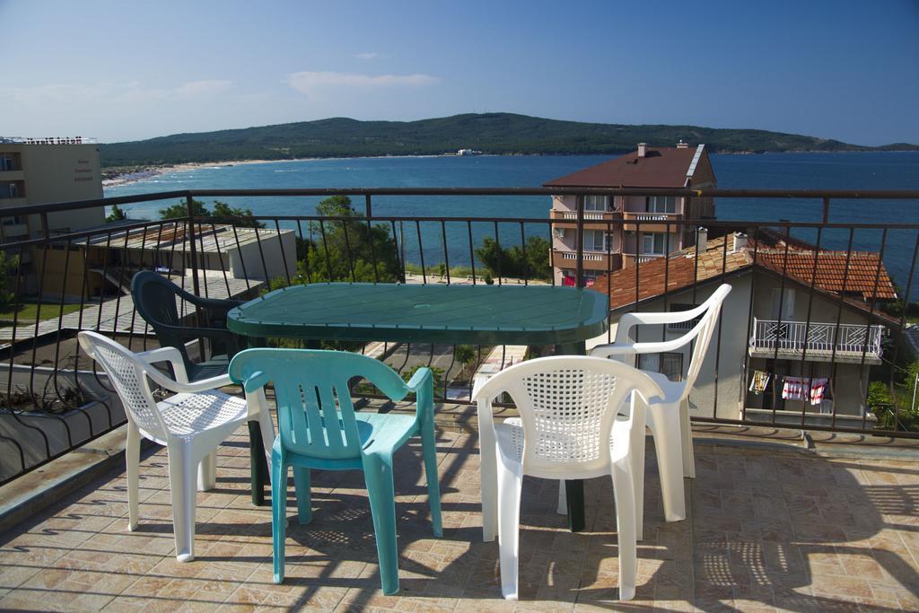 Paunovi Guest House Primorsko Eksteriør billede