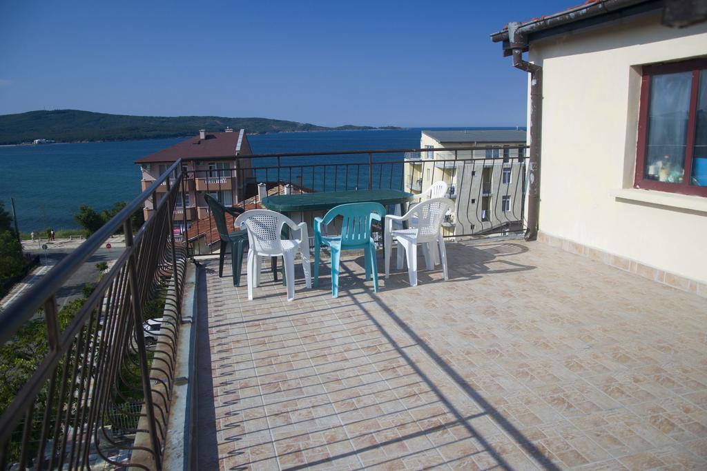 Paunovi Guest House Primorsko Eksteriør billede