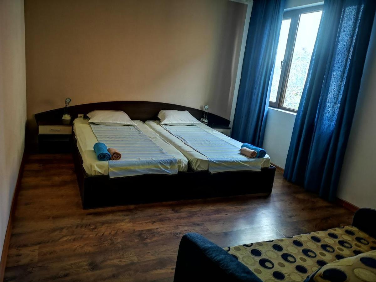 Paunovi Guest House Primorsko Eksteriør billede