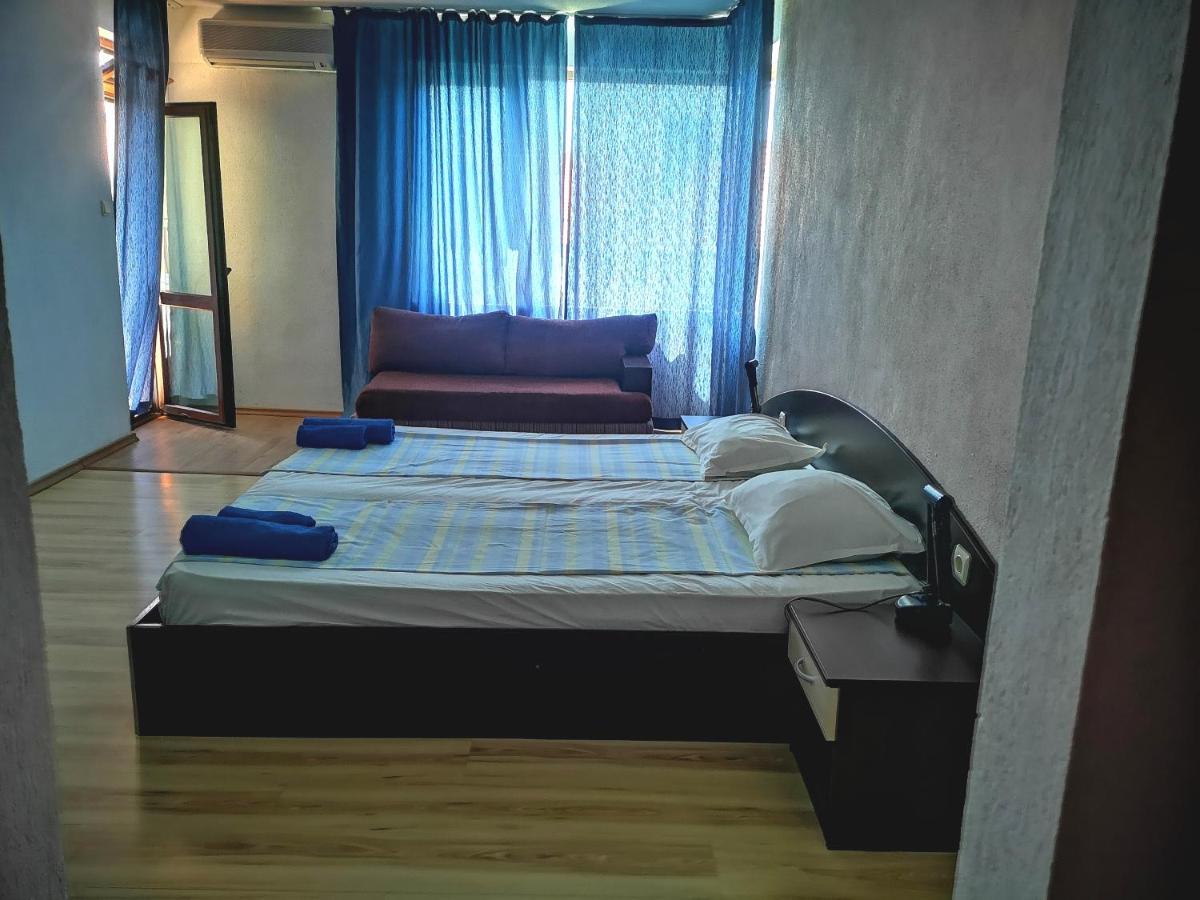 Paunovi Guest House Primorsko Eksteriør billede