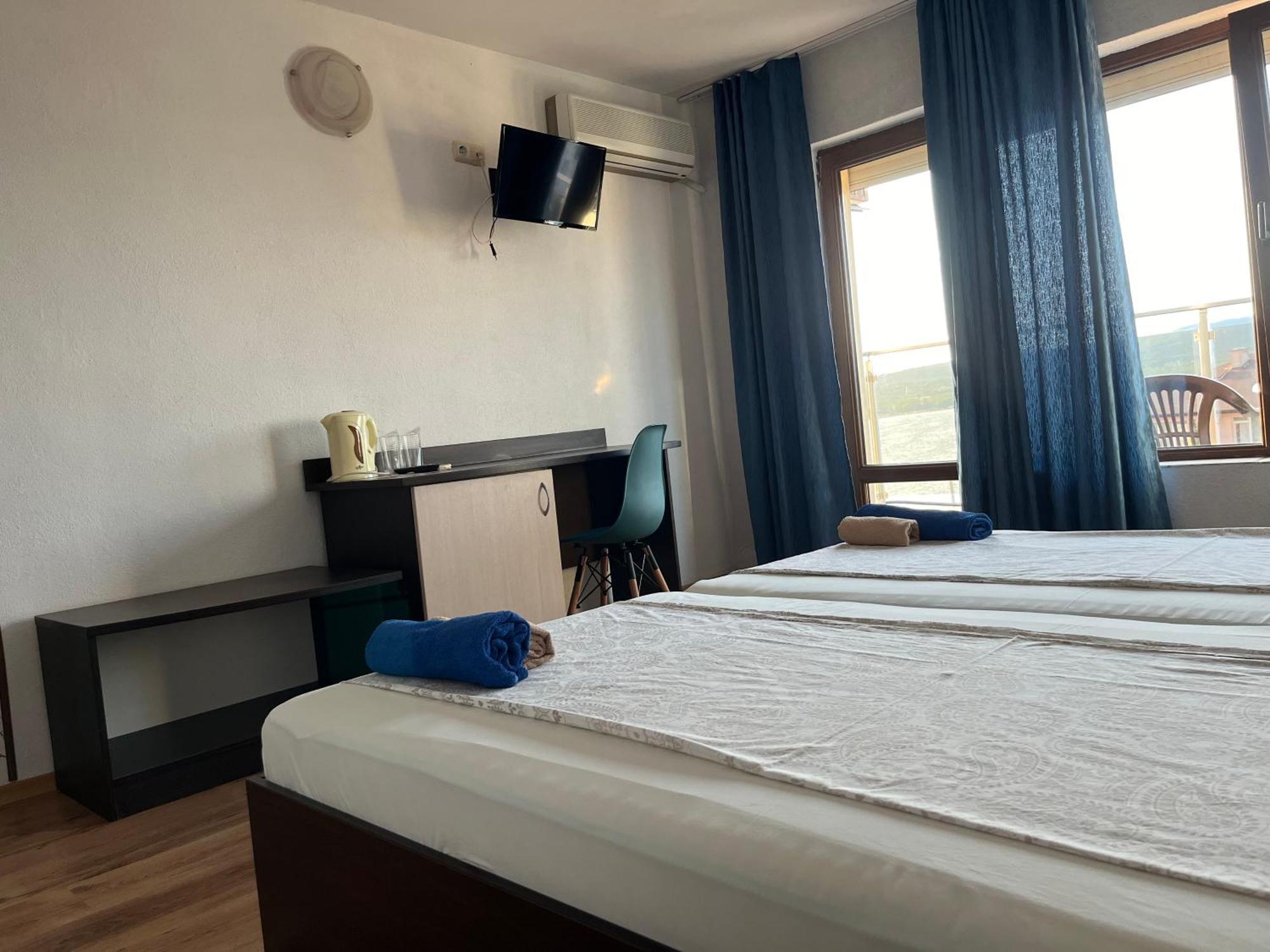 Paunovi Guest House Primorsko Eksteriør billede