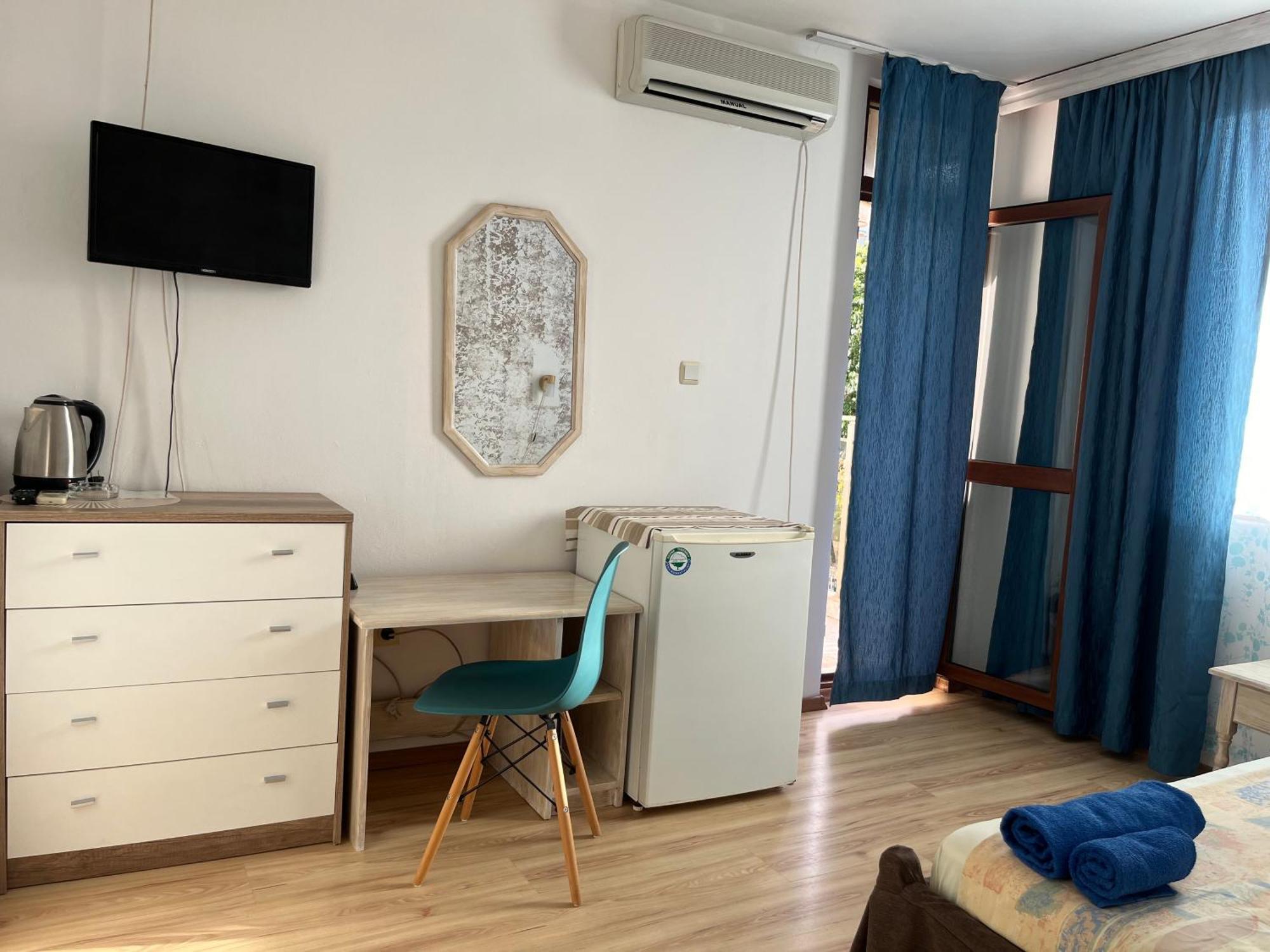 Paunovi Guest House Primorsko Eksteriør billede