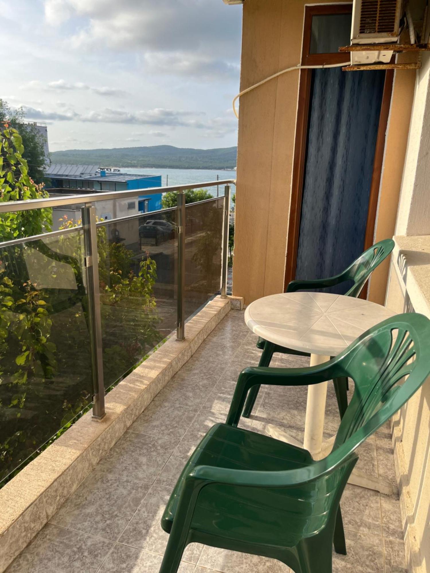 Paunovi Guest House Primorsko Eksteriør billede