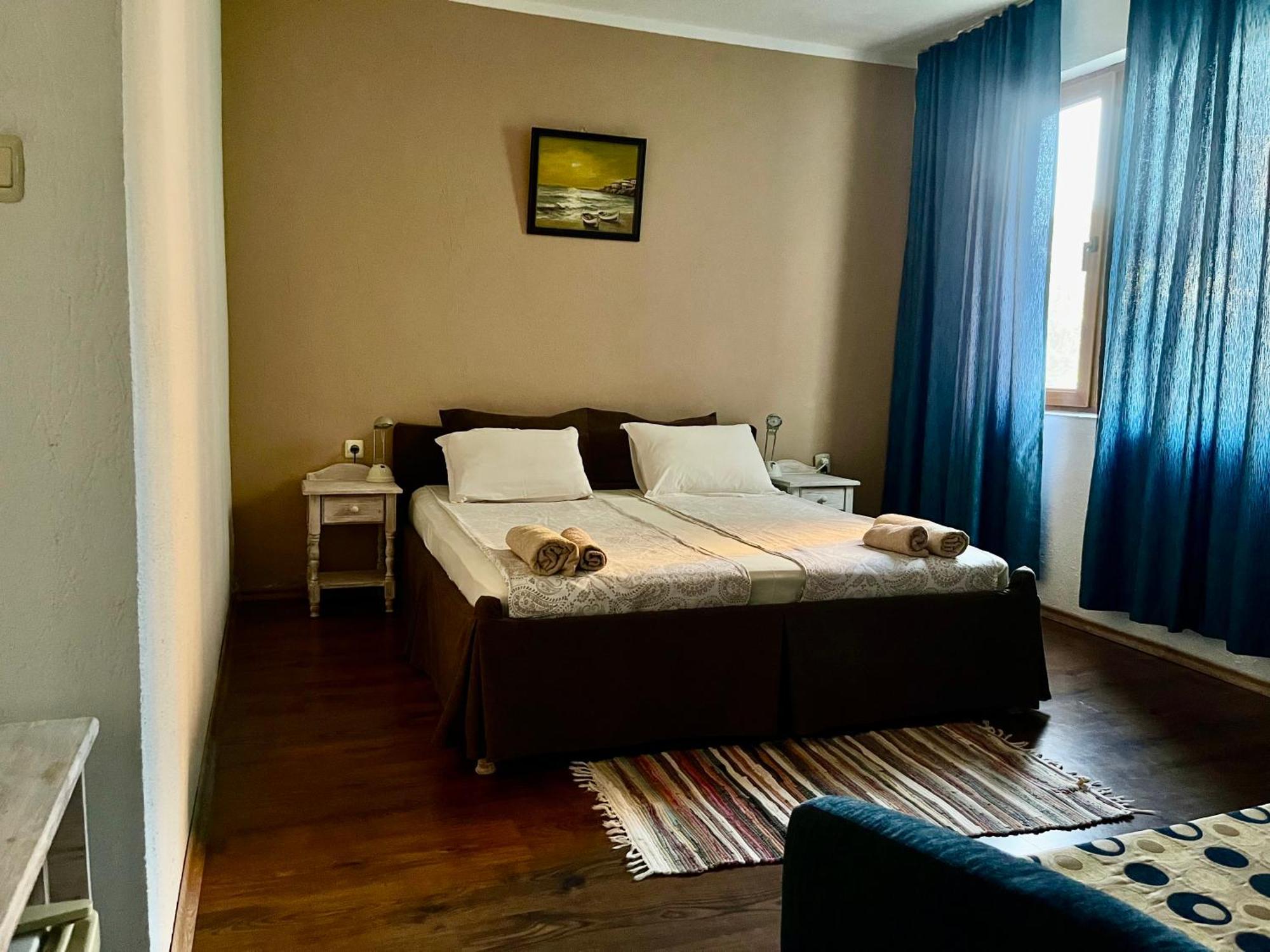 Paunovi Guest House Primorsko Eksteriør billede