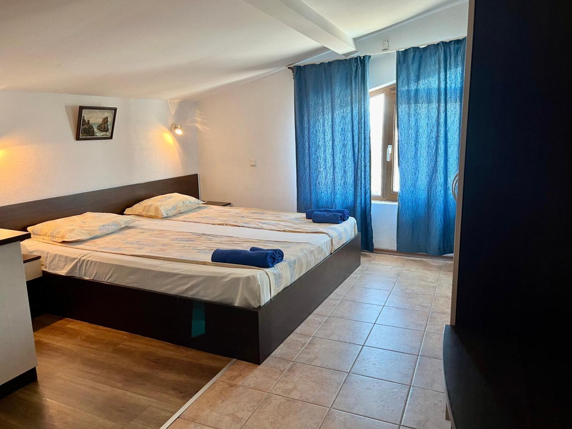 Paunovi Guest House Primorsko Eksteriør billede