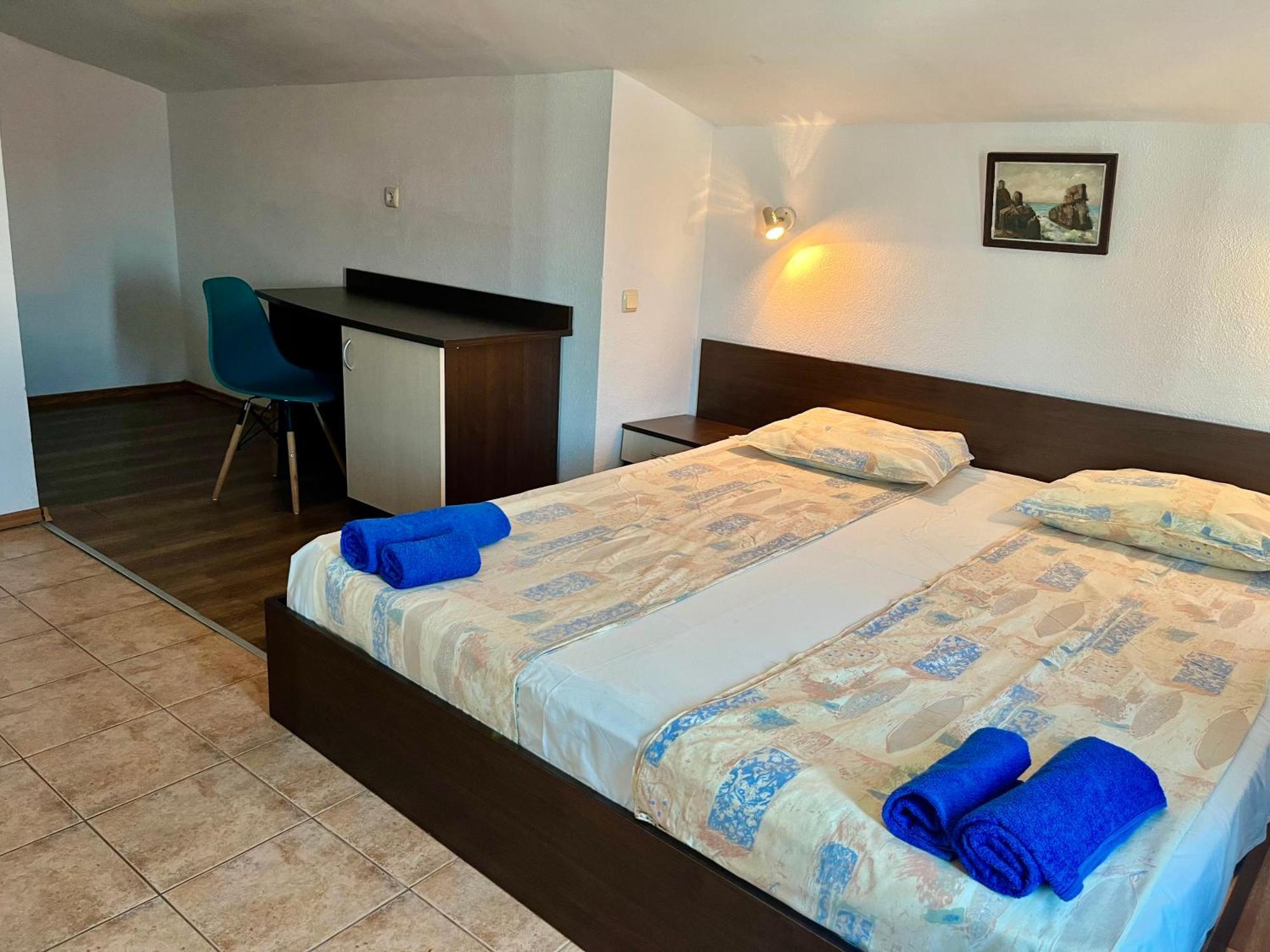 Paunovi Guest House Primorsko Eksteriør billede