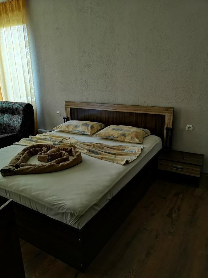 Paunovi Guest House Primorsko Eksteriør billede