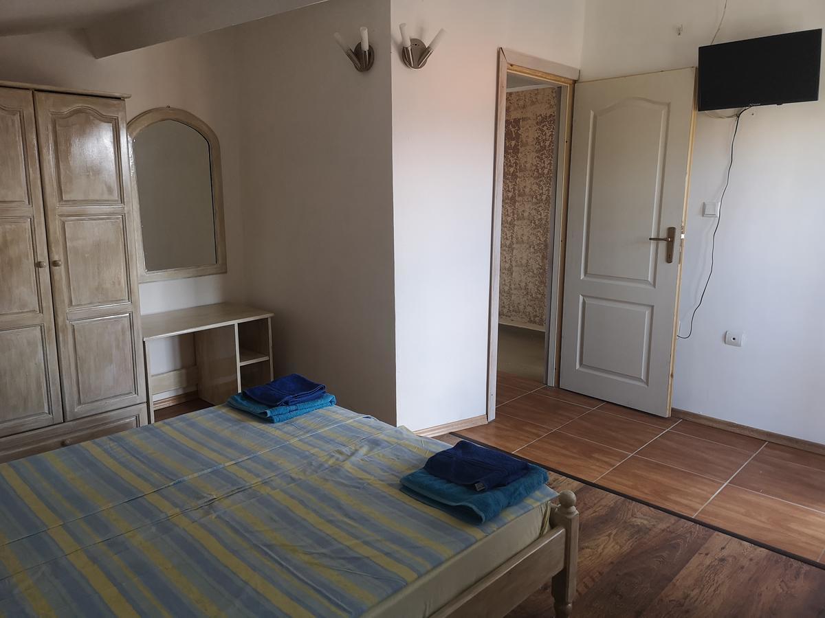 Paunovi Guest House Primorsko Eksteriør billede